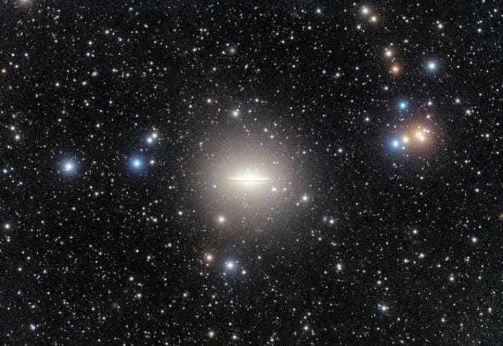 Observan una gran corriente de marea en la galaxia del Sombrero