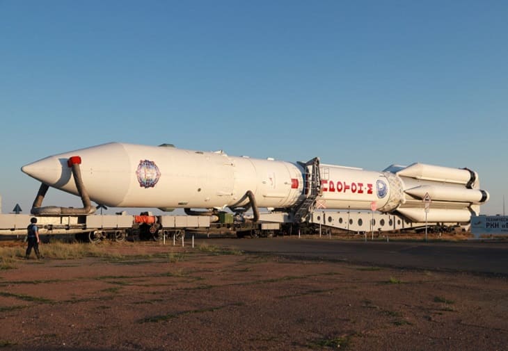 Queda instalado el cohete con el que Rusia lanzará el miércoles el módulo Nauka