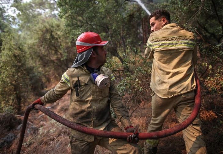 Suben a seis los muertos en los incendios en Turquía, tras fallecer dos bomberos