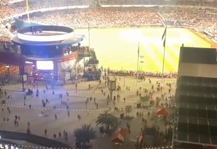 Detienen un partido de béisbol en EE.UU. por un tiroteo fuera del estadio