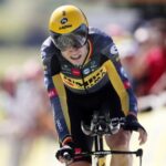Van Aert se impone en la crono definitiva que encumbra a Pogacar