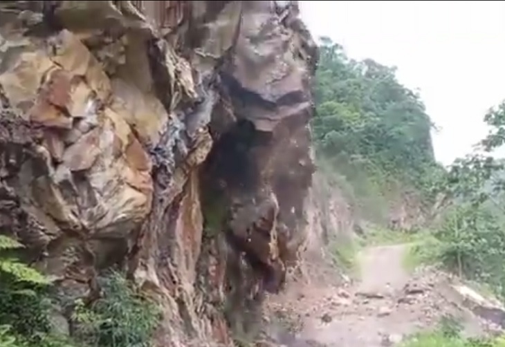 Impresionante derrumbe en la vía El Morro - Labranzagrande