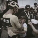 Egan Bernal se despide del niño que lloró por él cuando ganó el Tour