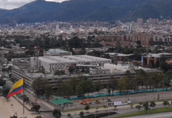 Así fue la implosión del edificio del Ministerio de Defensa