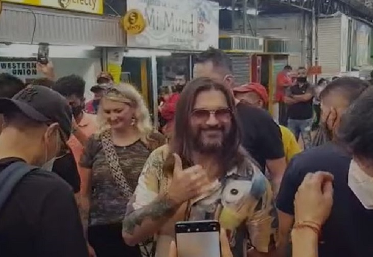 Juanes cayó de sorpresa a la Plaza Minorista de Medellín