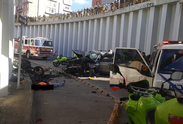 Muere motociclista al que le cayó un carro en el deprimido de la calle 94