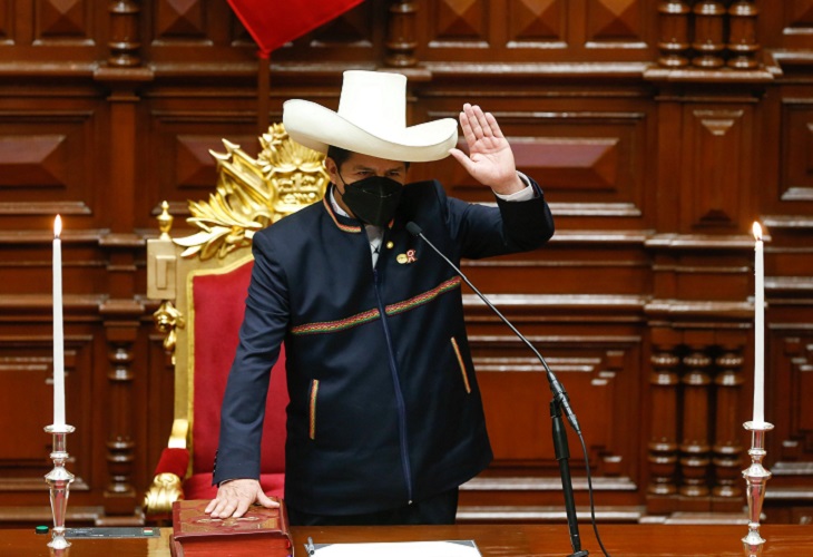Pedro Castillo se posesiona como presidente del Perú