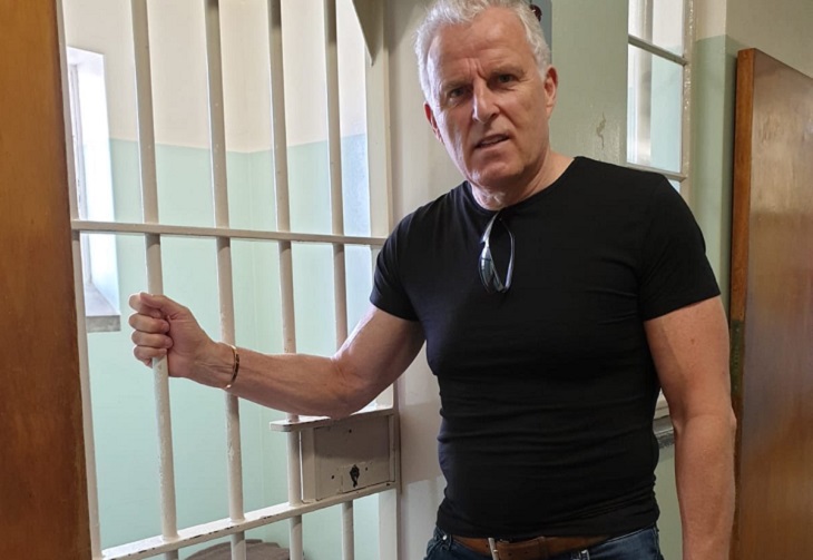 Murió Peter R. de Vries, periodista holandés víctima de tiroteo en Ámsterdam