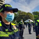 La policía ya luce el uniforme azul en Bogotá, Medellín y Cali