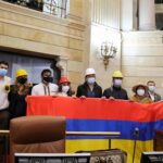 Reacciones en redes al grupo de congresistas y la bandera colombiana al revés