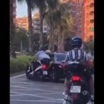 Video de taxista arrollando a motorista en Barcelona