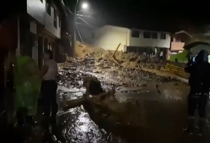Impresionante vendaval en Briceño deja a 100 personas sin hogar