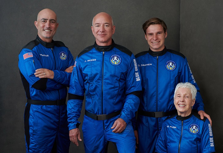 Jeff Bezos completó su viaje al espacio a bordo de una Blue Origin