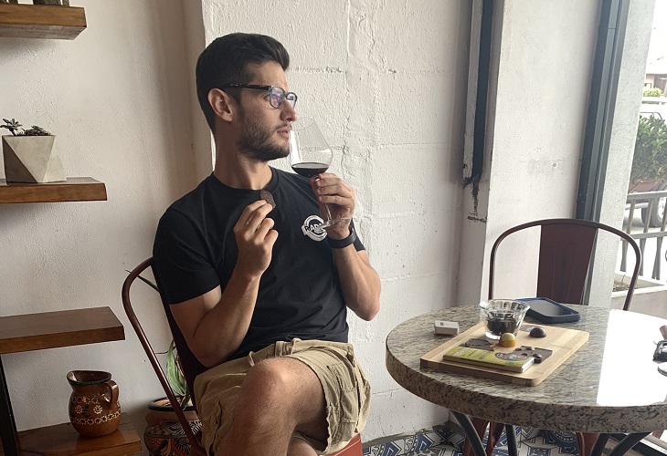 Adrián Marcelo a joven que pide que le llamen compañere