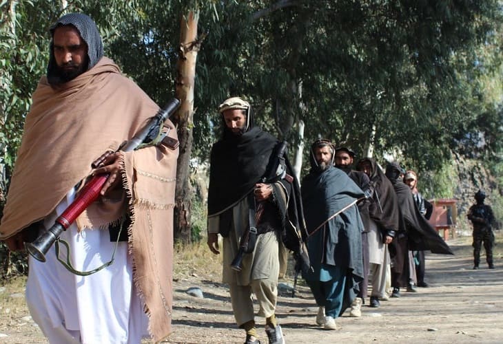 Afganistán ofrece a los talibanes un reparto de poder si cesan la violencia