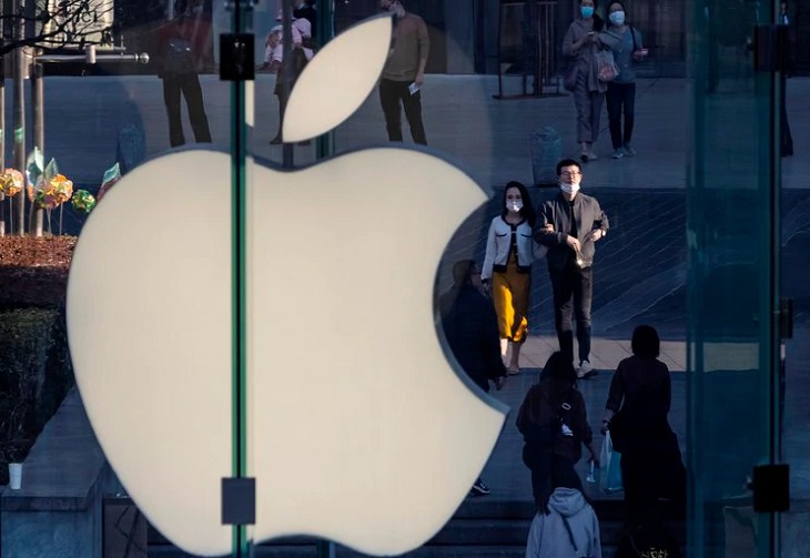 Apple mantiene su dominio como la mayor cotizada del mundo, con 2,48 billones de dólares