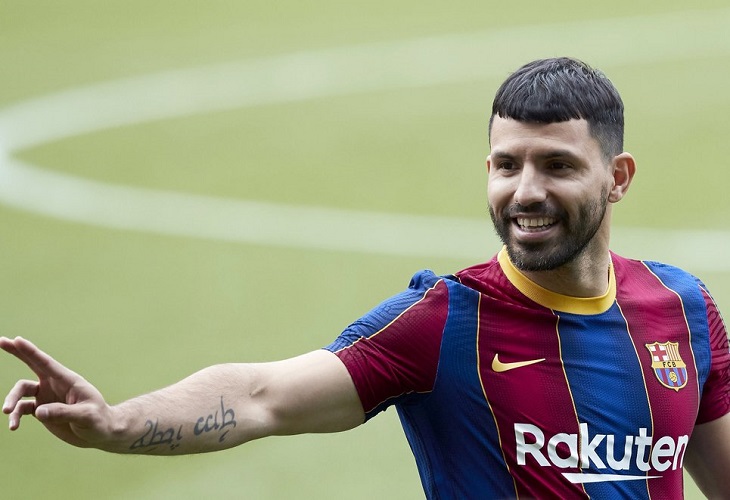Barcelona inscribe a Agüero