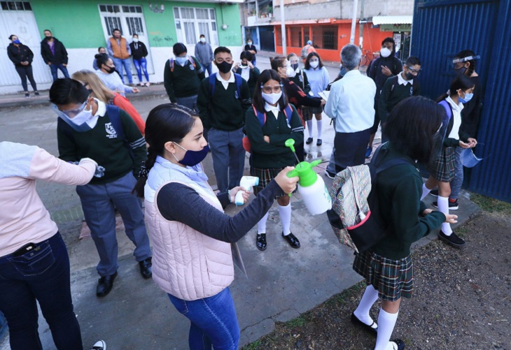 Chile relaja el toque de queda, México regresa a clases y Bolivia se estanca