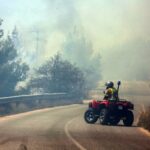 Continúa por tercer día la lucha contra el incendio forestal al noreste de Atenas