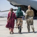 Estados Unidos evacúa a 1.200 personas de Kabul a un día del fin de la misión