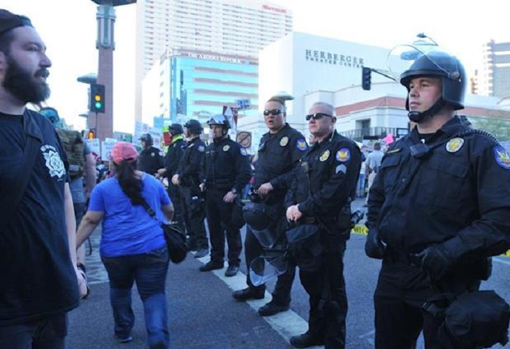 EE.UU. investigará a la ciudad de Phoenix y a su Policía por prácticas abusivas