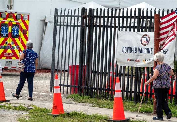 EE.UU. no volverá a los confinamientos pese a la subida de casos de covid-19