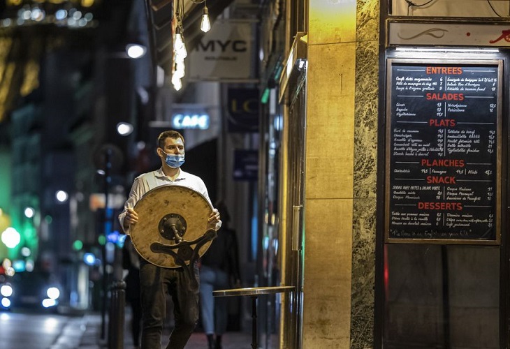 El pase covid ya es obligatorio para 1,8 millones de trabajadores en Francia