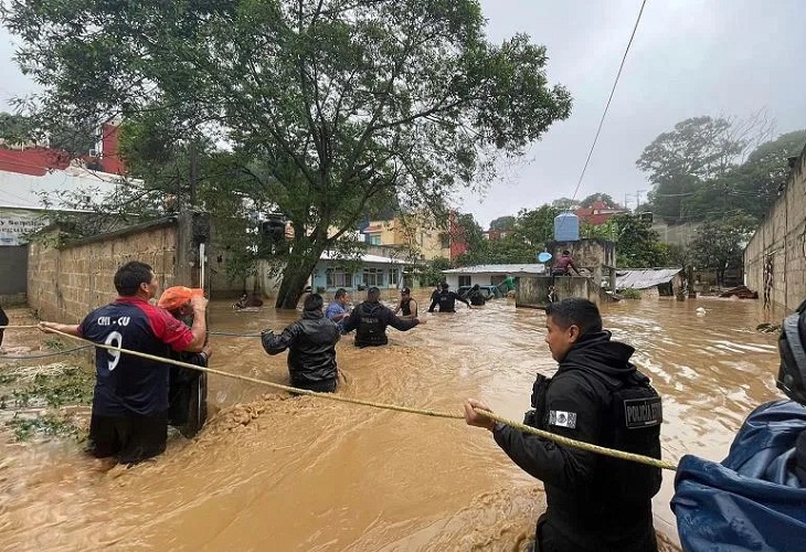 Grace se degrada pero provoca siete muertos, inundaciones y daños en México