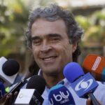 La Fiscalía de Colombia imputa ante el Supremo al exgobernador Sergio Fajardo