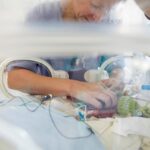 La voz materna reduce los signos de dolor en los bebés prematuros