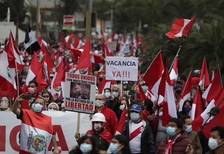 Marchan en Lima contra el gobierno de Pedro Castillo