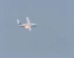 Momento en que se estrella avión militar ruso durante un vuelo de prueba