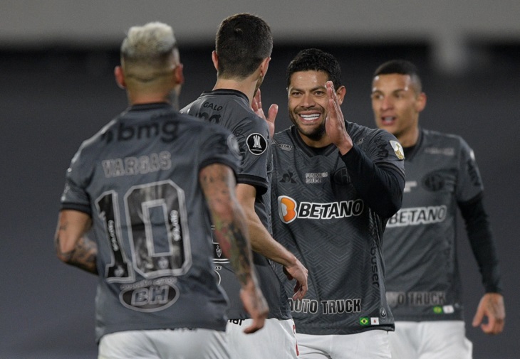 Con gol de Nacho Fernández, Atlético Mineiro da golpe de mesa ante River