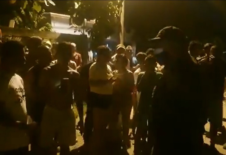 Casi linchan a 4 policías que protegían derechos a presunto ladrón en Montería