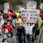 Padres de familia reclaman la reapertura de las escuelas en Perú