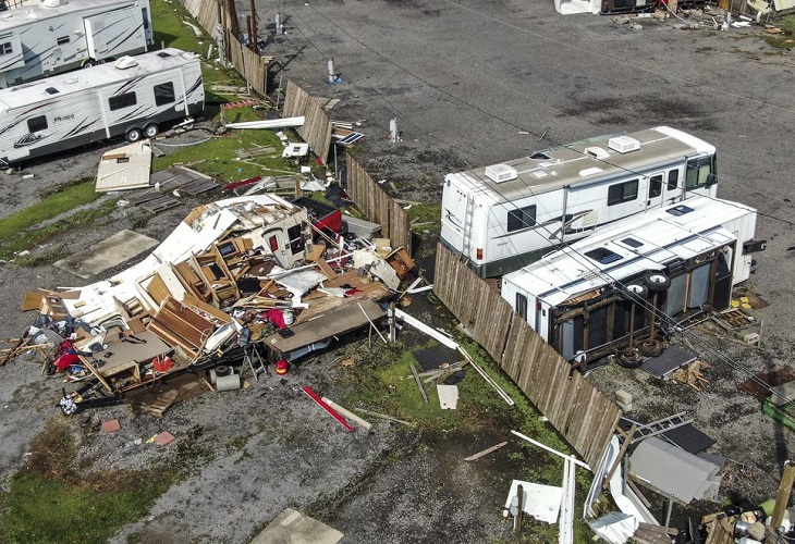 Refugios y millones de servicios de comida para paliar los daños por el huracán Ida