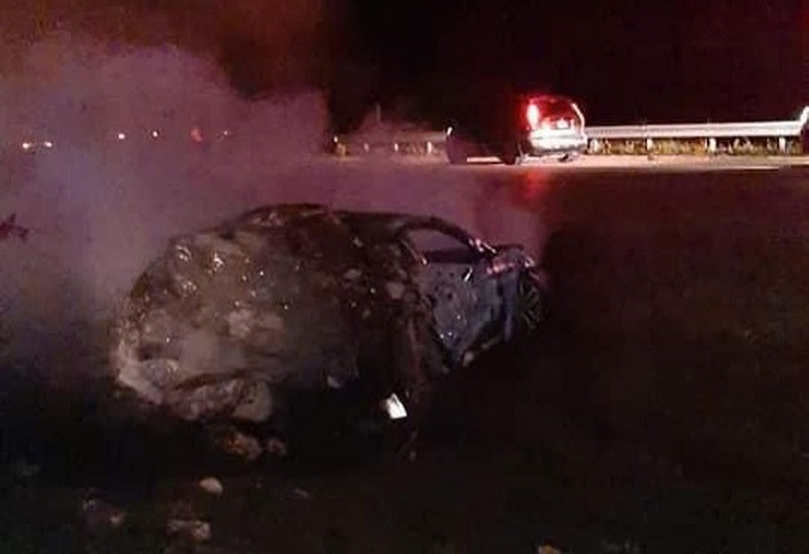 Familia muere calcinada en accidente en la Autopista del Coral en La Altagracia