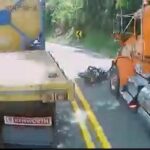 Motociclista se salva de la muerte debajo de una 'mula' en Santa Bárbara