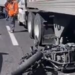 Imágenes de motociclista que cayó en mega -accidente en la carretera México-Cuernavaca