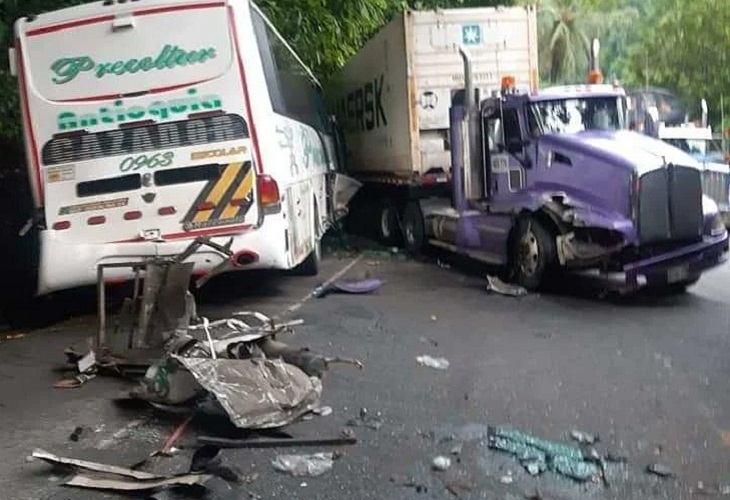 Movilidad reducida tras accidente múltiple en vía Puerto Valdivia-Tarazá