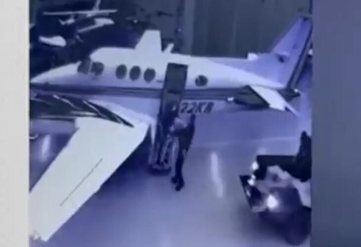 Revelan video de cómo cargan de droga la avioneta liga al esposo de Azcárate