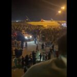 Caos en aeropuerto de Kabul por intentos de afganos y extranjeros de abordar un avión