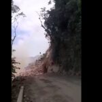 Impresionante derrumbe en la vía Anorí - El Limón provocó cierre total