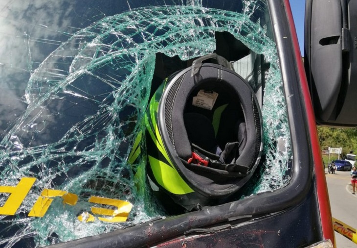 Muere motociclista y su casco queda incrustado en Bus en vía El Peñol – Guatapé