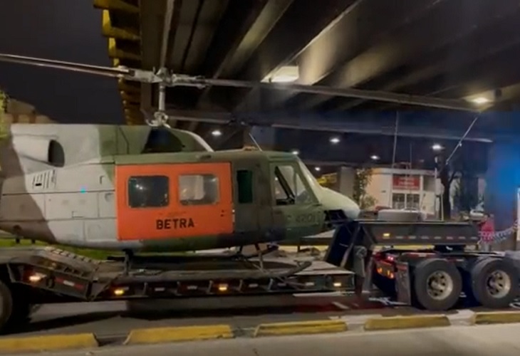 Helicóptero se quedó 'atascado' en varios puentes de Bogotá