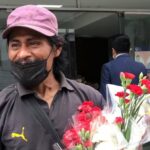 La verdad sobre el hombre que regala flores porque encontró a su hija
