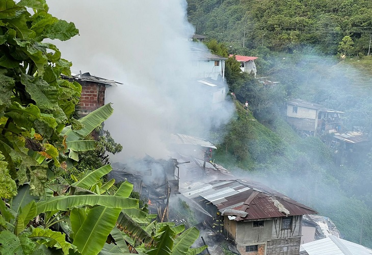3 casas se quemaron tras incendio en barrio Galán, Manizales