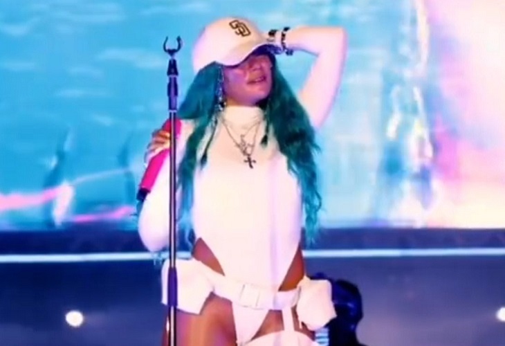 Karol G llorando al cantar Ocean en el Baja Beach Fest