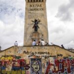Grafitis permanentes en monumento a Los Héroes desatan ataque contra Claudia López