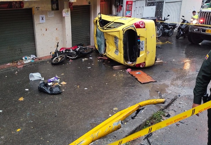 Muere taxista tras volcar su auto en el barrio Pablo Escobar de Medellín